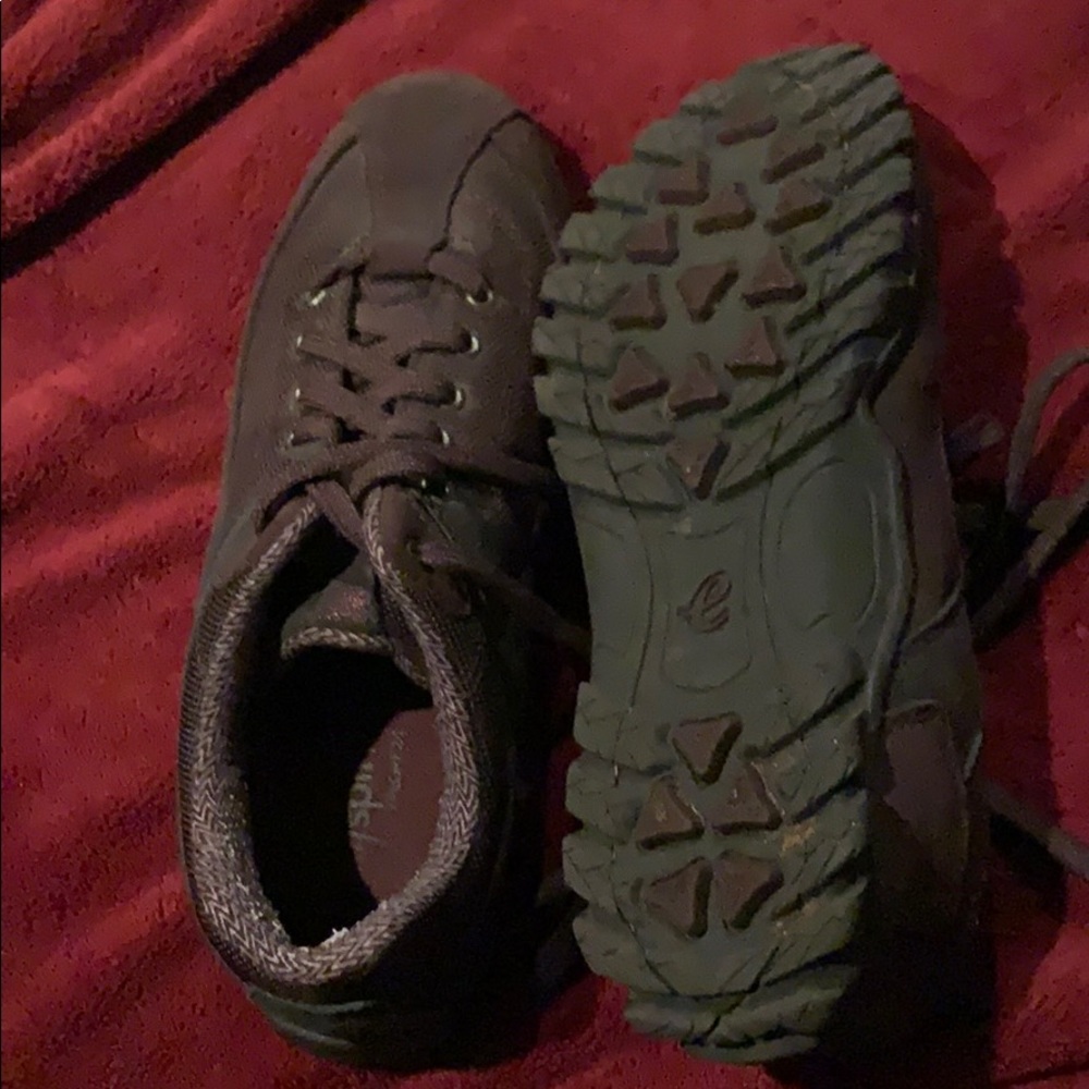 Light hiking sneakers